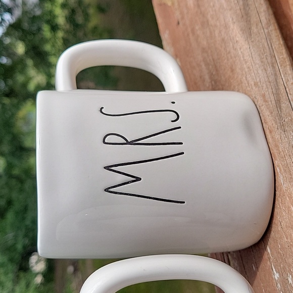 ♡ Mr & Mrs Rae Dunn Mug Set - Picture 4 of 10